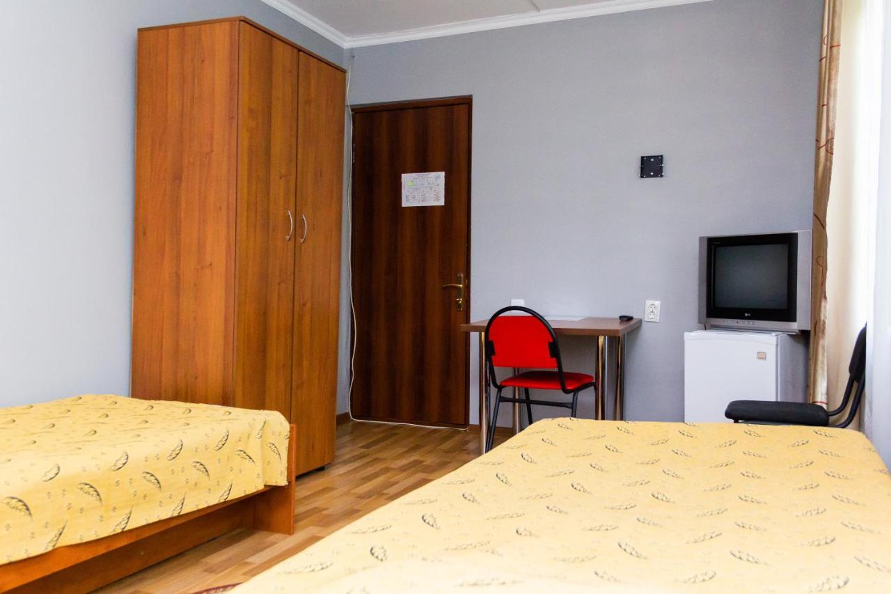 Hotel Tahar Almaty Eksteriør bilde